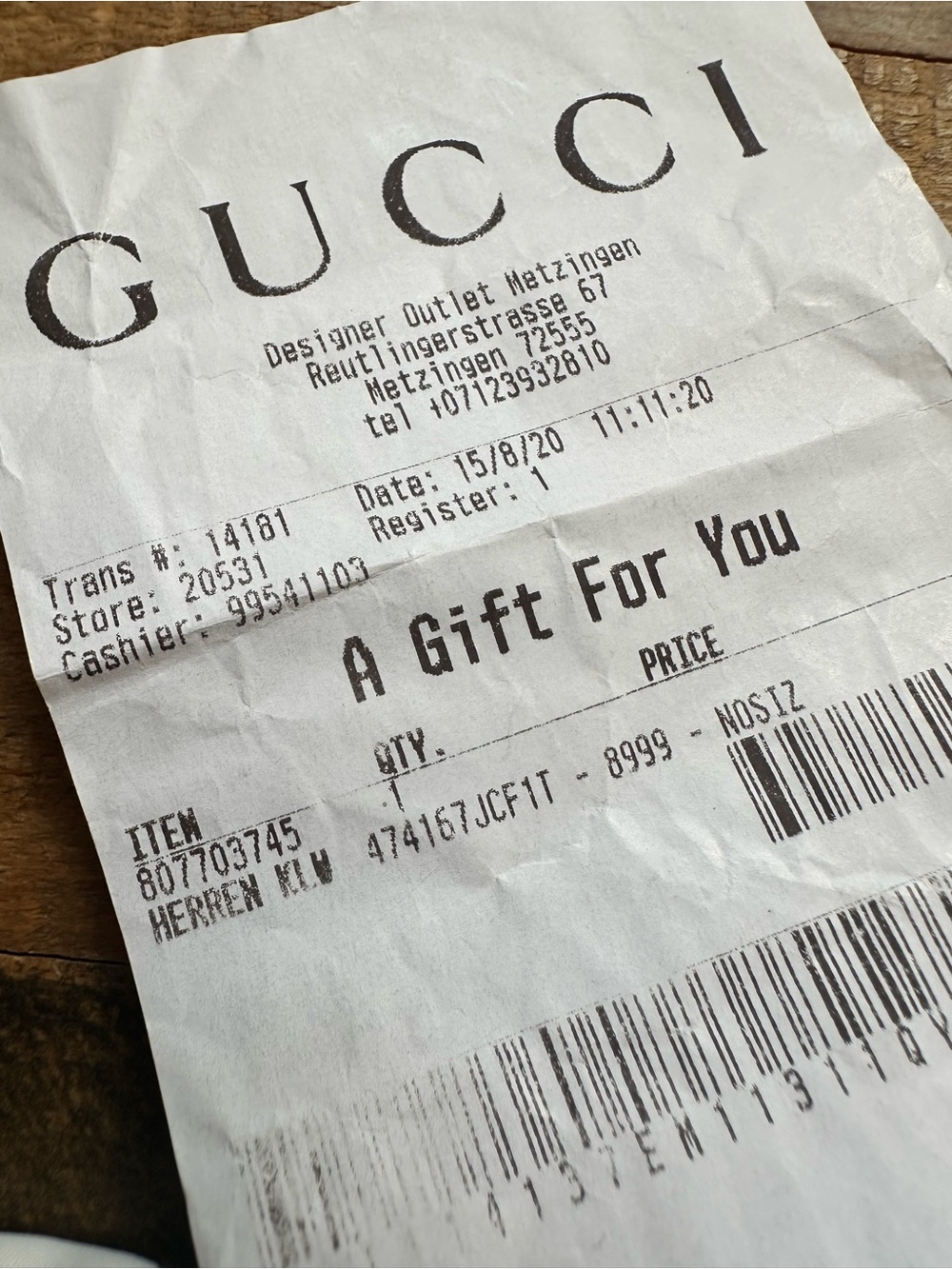 Gucci | Enamel Rainbow UFO Keyring with Skull in Gold - Picture 14 of 16
